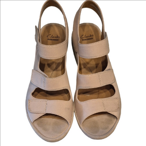 Clarks Reedly Juno Tan Sandals with Adjustable Straps and Contoured Footbed